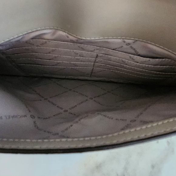 MK Envelope Large Clutch/Wrislet NWOT Gorgeous elegant thin wrislet - Picture 7 of 7